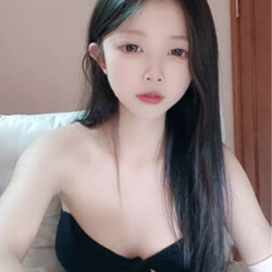 超嫩乖巧05後蘿lo莉型美少女,年紀不大,奶子發育真不小,鮑魚更是極品,粉得不像話